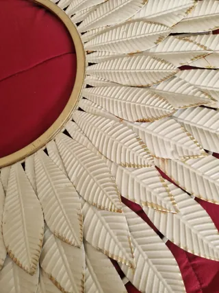 Marco de metal decorativo hoja dorada y beige