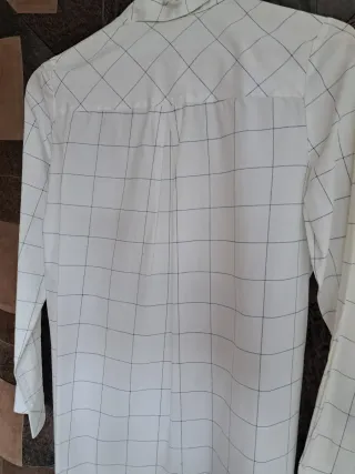 Camisa blanca a cuadros