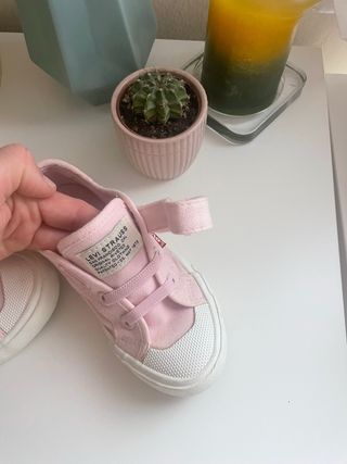 Zapatillas Levi's rosas niña talla 27