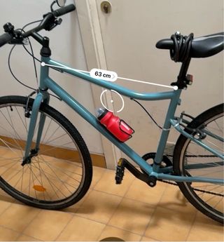 Bicicleta de paseo azul.