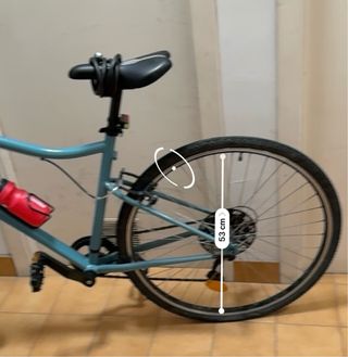 Bicicleta de paseo azul.