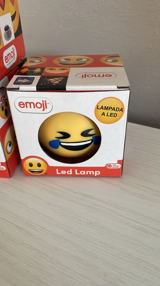 Lampada a Led Nuova Emoji Risata (Con pile)