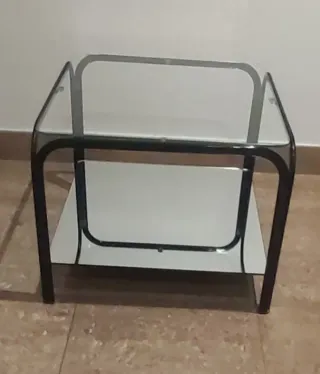 Mesa de cristal y metal