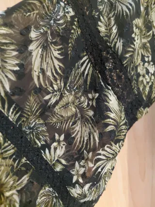 Blusa Zara Estampada Hojas Verde Negro