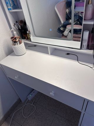 Tocador con espejo iluminado