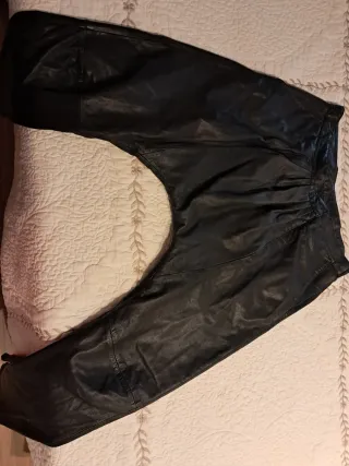 Pantalón de cuero negro T38 y T42