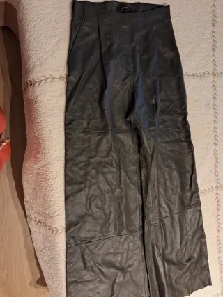 Pantalón de cuero negro T38 y T42