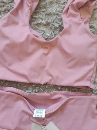 Conjunto deportivo rosa