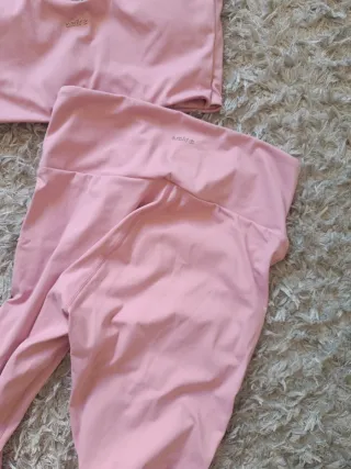 Conjunto deportivo rosa