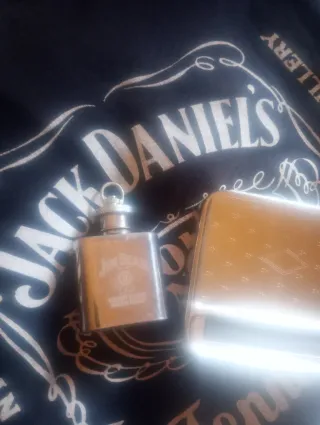 Petaca Jack Daniel's metalic con caja cigarrillos