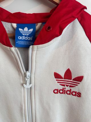 Sudadera Adidas Roja, Blanca y Gris