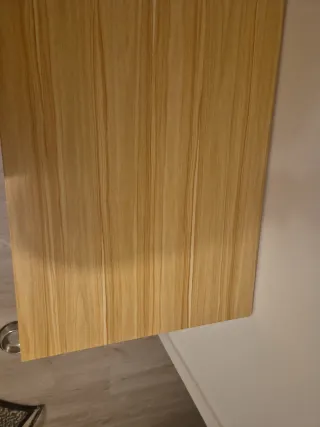 Mesa de escritorio de madera y metal