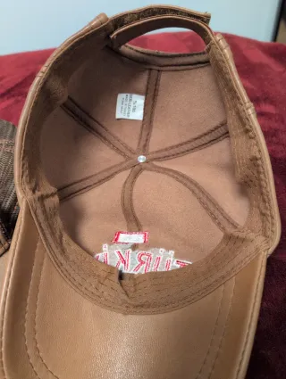 2 Gorras Beige y Marrón