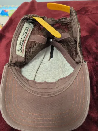 2 Gorras Beige y Marrón