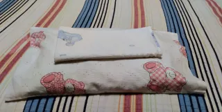 Almohada cuna y 2 fundas