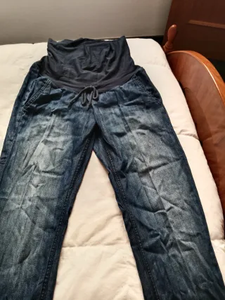 Ropa premamá negra y blanca