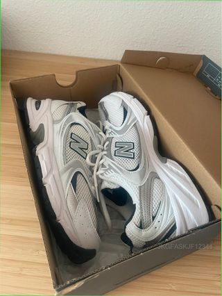 New Balance 530 Plata/Blanco Talla 37