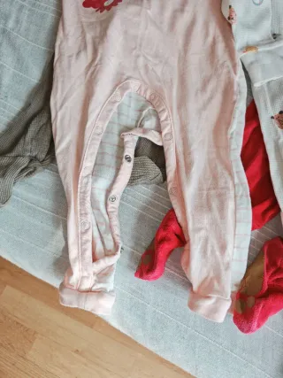 Lote Pijamas Zara + baberos 12-18 meses