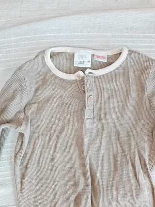 Lote Pijamas Zara + baberos 12-18 meses