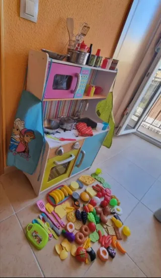 Cocinita de madera Kidcraft. Juguete