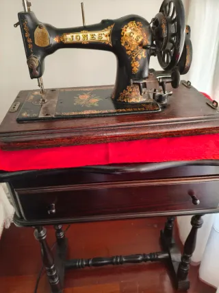 Máquina de coser antigua Jones