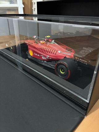 Looksmart Ferrari F1-75 Carlos Sainz 2022 1/18