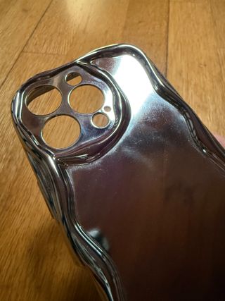 Funda iPhone 16 Pro plateada efecto espejo