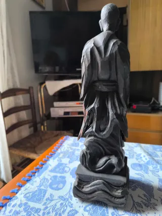 Talla de madera monje chino