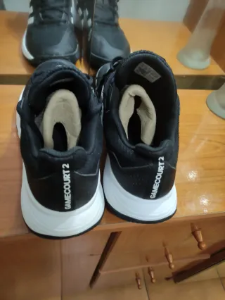 Zapatillas Adidas Negras y Blancas