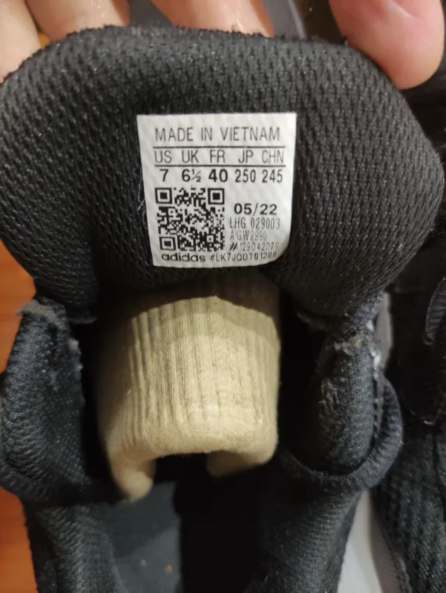 Zapatillas Adidas Negras y Blancas