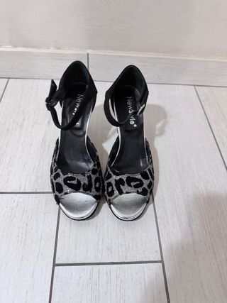 Scarpe da ballo Newstyle tacco nero e argento