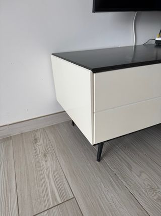 Mueble TV moderno blanco y negro medidas 152 x 5