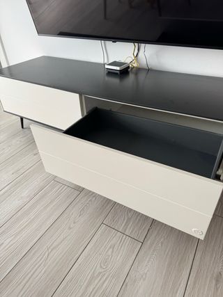 Mueble TV moderno blanco y negro medidas 152 x 5