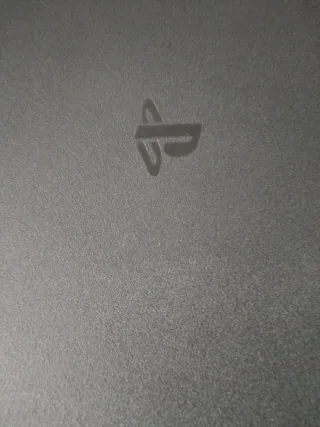 PlayStation 4 Slim Negra Sin mando.