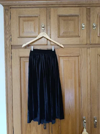 Falda negra de terciopelo