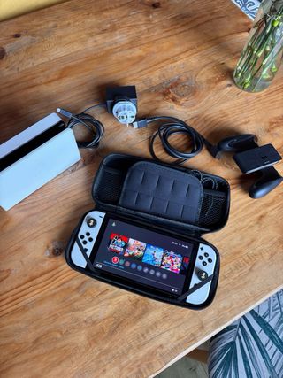 Nintendo Switch OLED + funda + 128GB