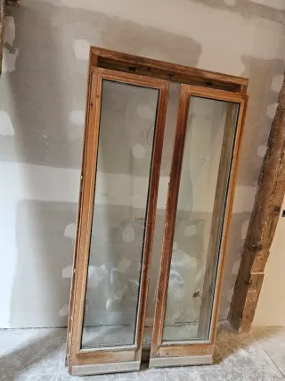 Ventana balconera de madera