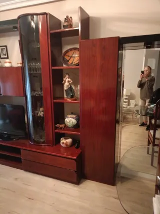 Mueble de salón madera y cristal