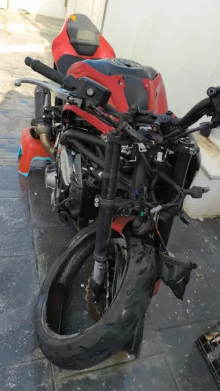 Kawasaki Z900 2018 siniestro 4000km