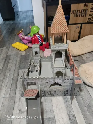 Castillo de juguete de madera