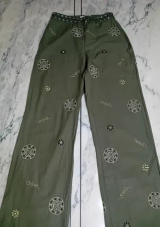 Pantalones hippies verdes bordados