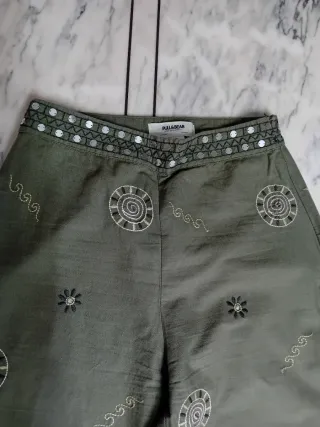 Pantalones hippies verdes bordados