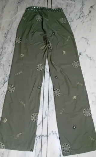 Pantalones hippies verdes bordados