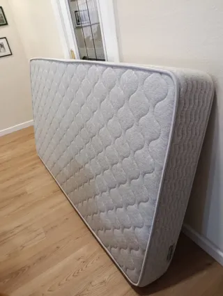 Colchón individual en buen estado