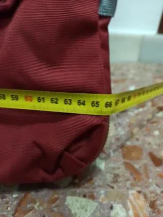 Bolsa de viaje con ruedas y asa.