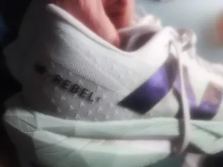 Zapatillas New Balance Rebel V4 Verde/Blanco