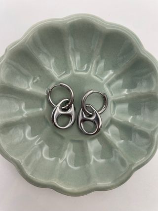 Orecchini a cerchio con pendente ovale chunky