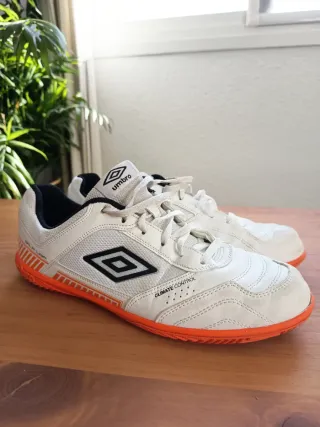 Zapatillas Fútbol Sala Umbro Blancas y Naranjas