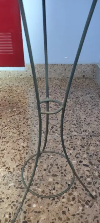 Mesa forja alta para macetas