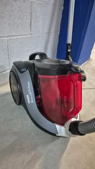 Aspirador Rowenta sin bolsa potente+accesorio